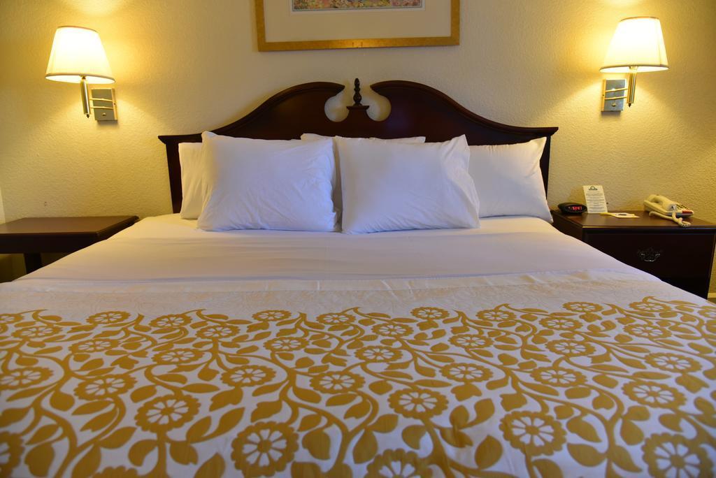 Econo Lodge Cherry Point Havelock Eksteriør bilde