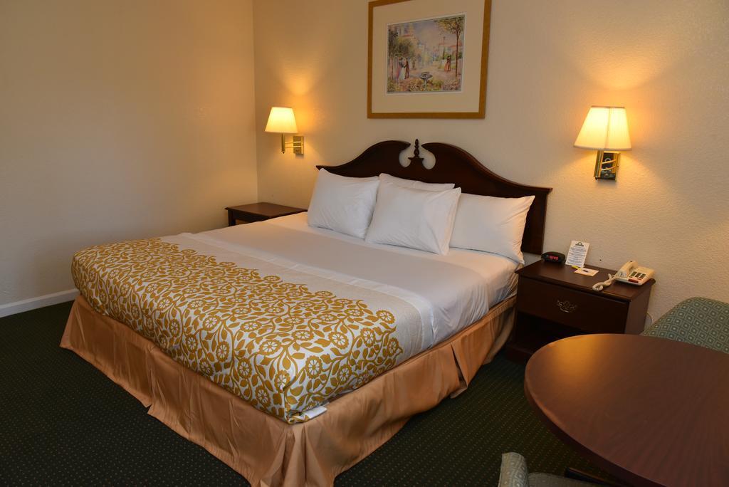 Econo Lodge Cherry Point Havelock Eksteriør bilde