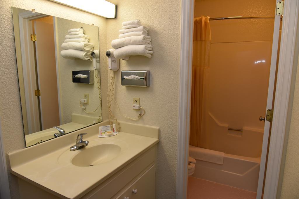 Econo Lodge Cherry Point Havelock Eksteriør bilde