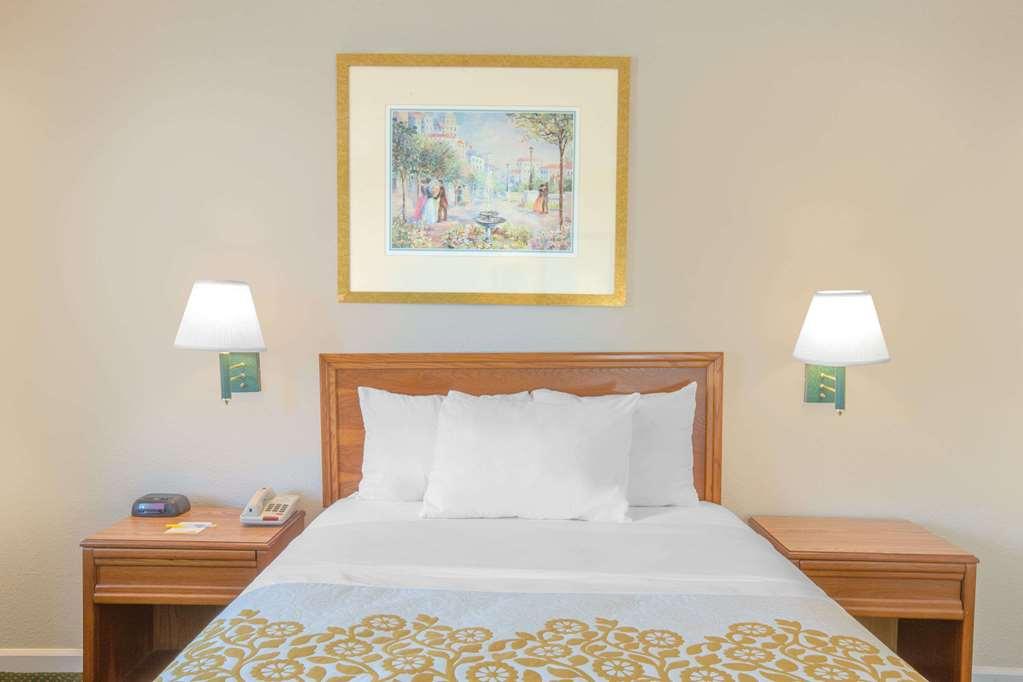 Econo Lodge Cherry Point Havelock Eksteriør bilde