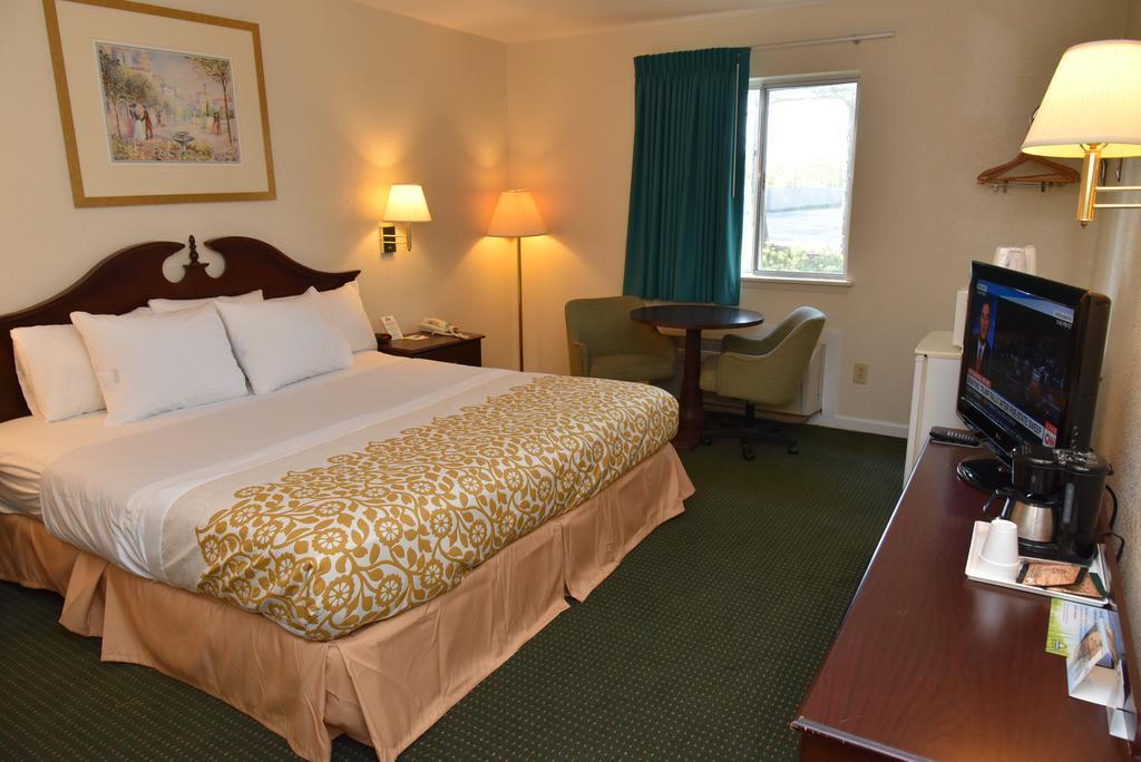 Econo Lodge Cherry Point Havelock Eksteriør bilde