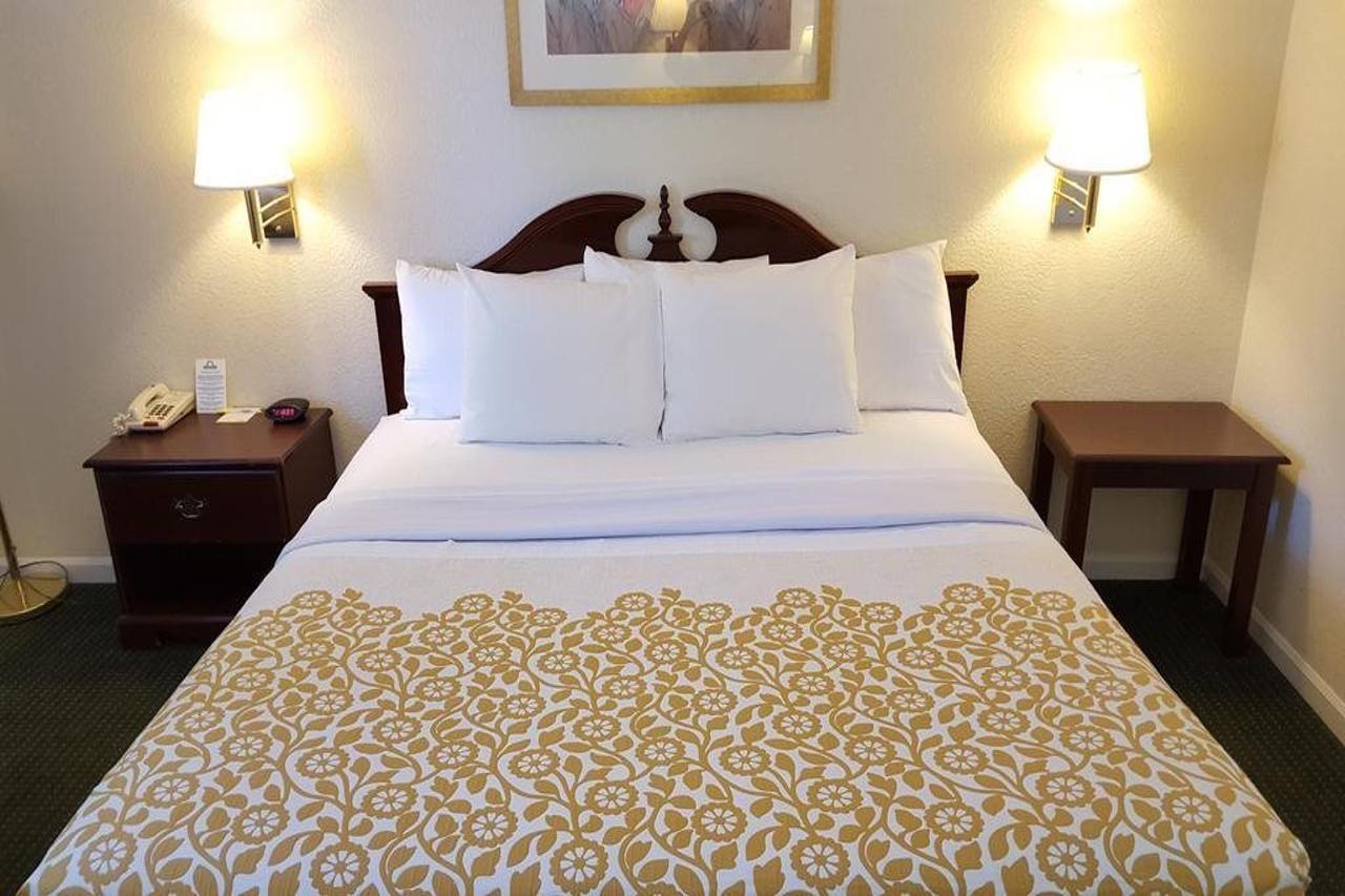 Econo Lodge Cherry Point Havelock Eksteriør bilde