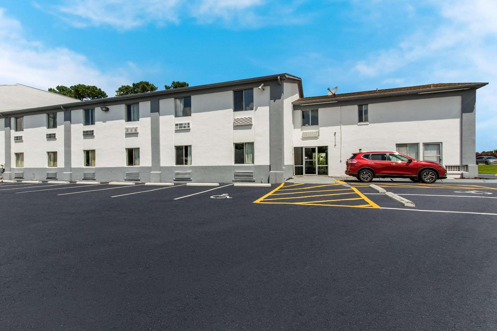 Econo Lodge Cherry Point Havelock Eksteriør bilde