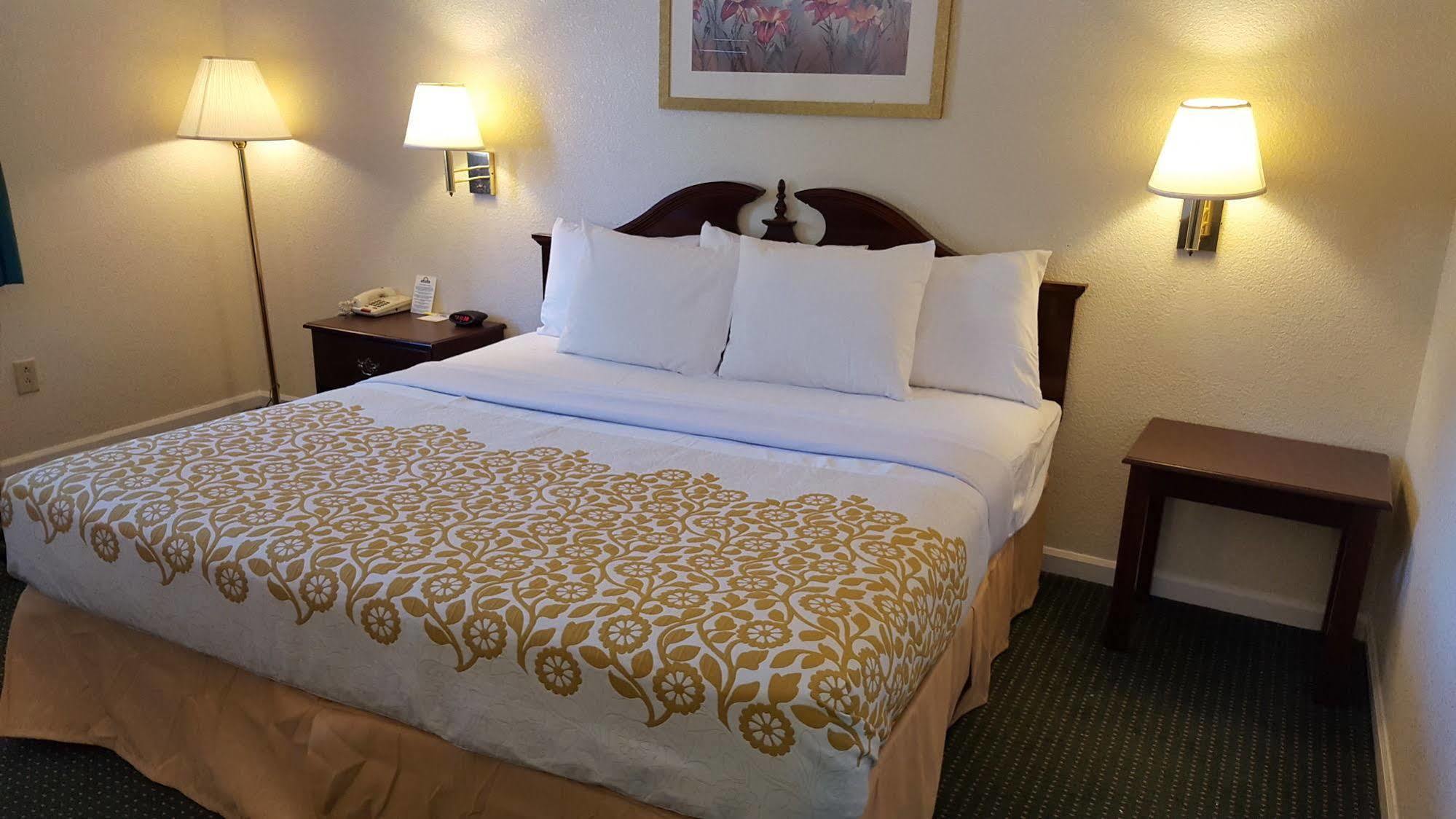 Econo Lodge Cherry Point Havelock Eksteriør bilde