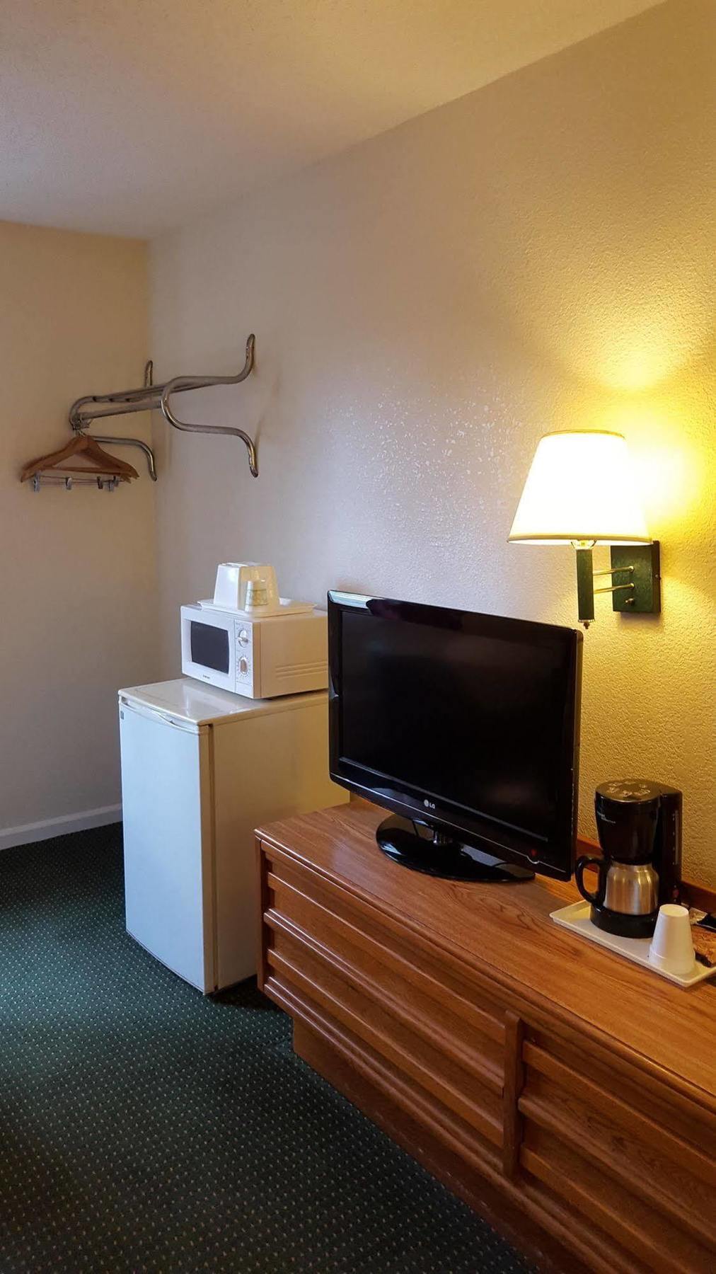 Econo Lodge Cherry Point Havelock Eksteriør bilde